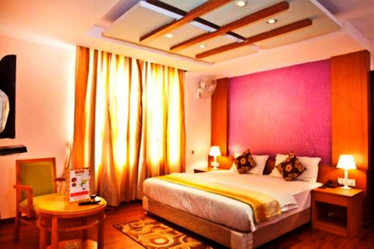 Hotel Vipul Grand Gurgaon Exterior foto