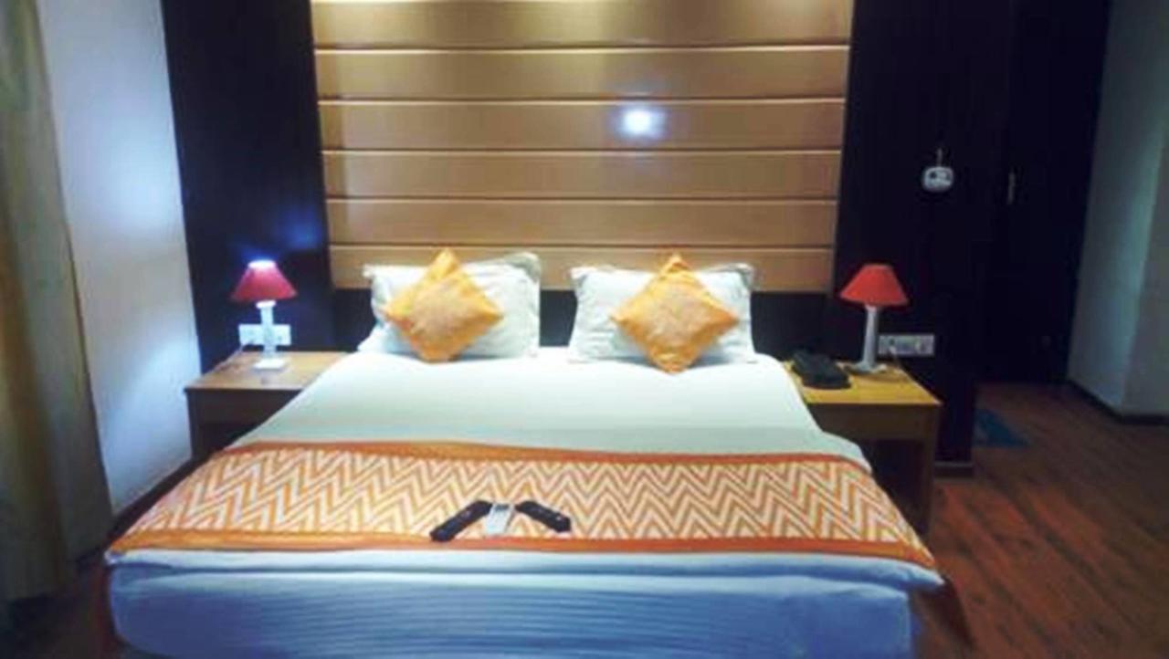 Hotel Vipul Grand Gurgaon Exterior foto