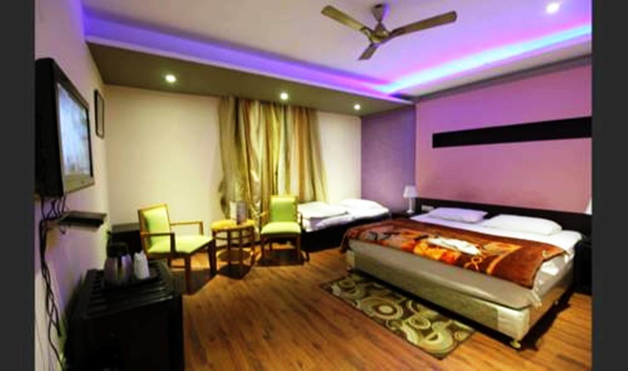 Hotel Vipul Grand Gurgaon Exterior foto