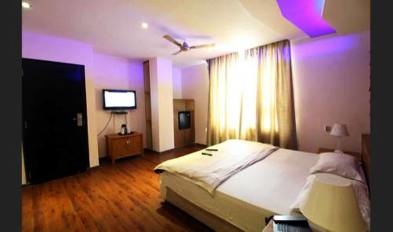 Hotel Vipul Grand Gurgaon Exterior foto