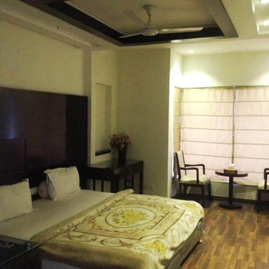 Hotel Vipul Grand Gurgaon Exterior foto