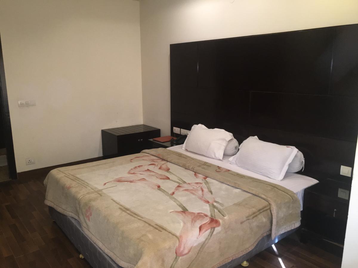 Hotel Vipul Grand Gurgaon Exterior foto