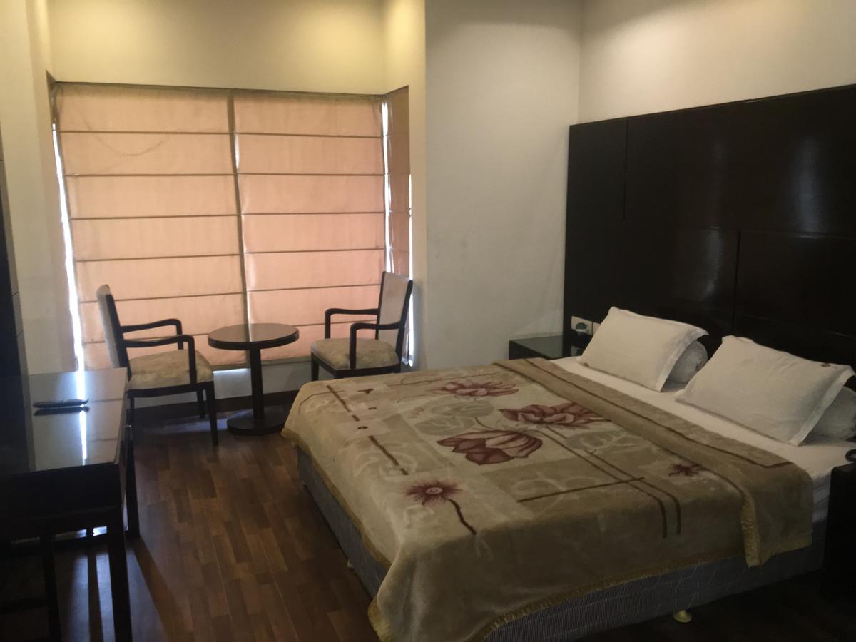 Hotel Vipul Grand Gurgaon Exterior foto